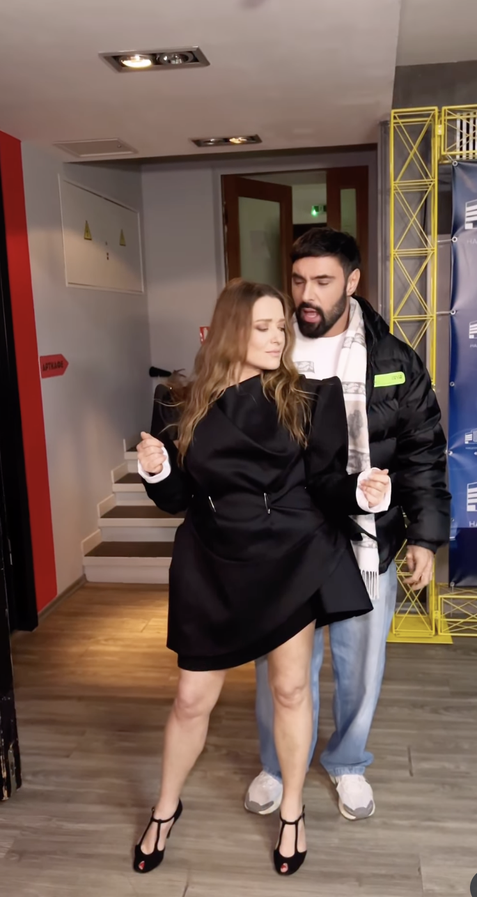 Могилевська та Козловський пристрасно поцілувались під час концерту: мережа вибухнула реакціями